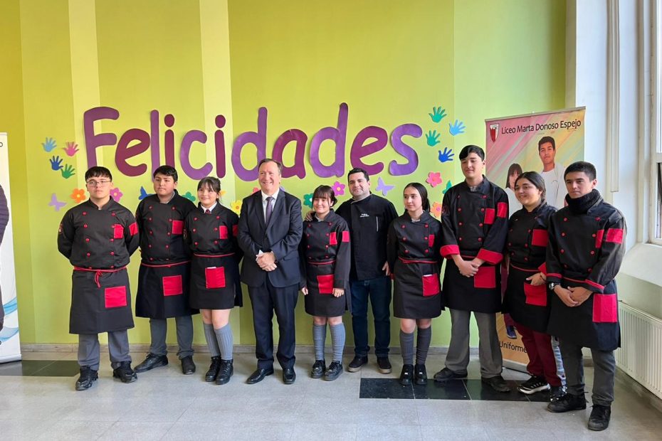 Participación de Liceo TP el Sauce en ceremonia de Finalización de labor de 42 Docentes.